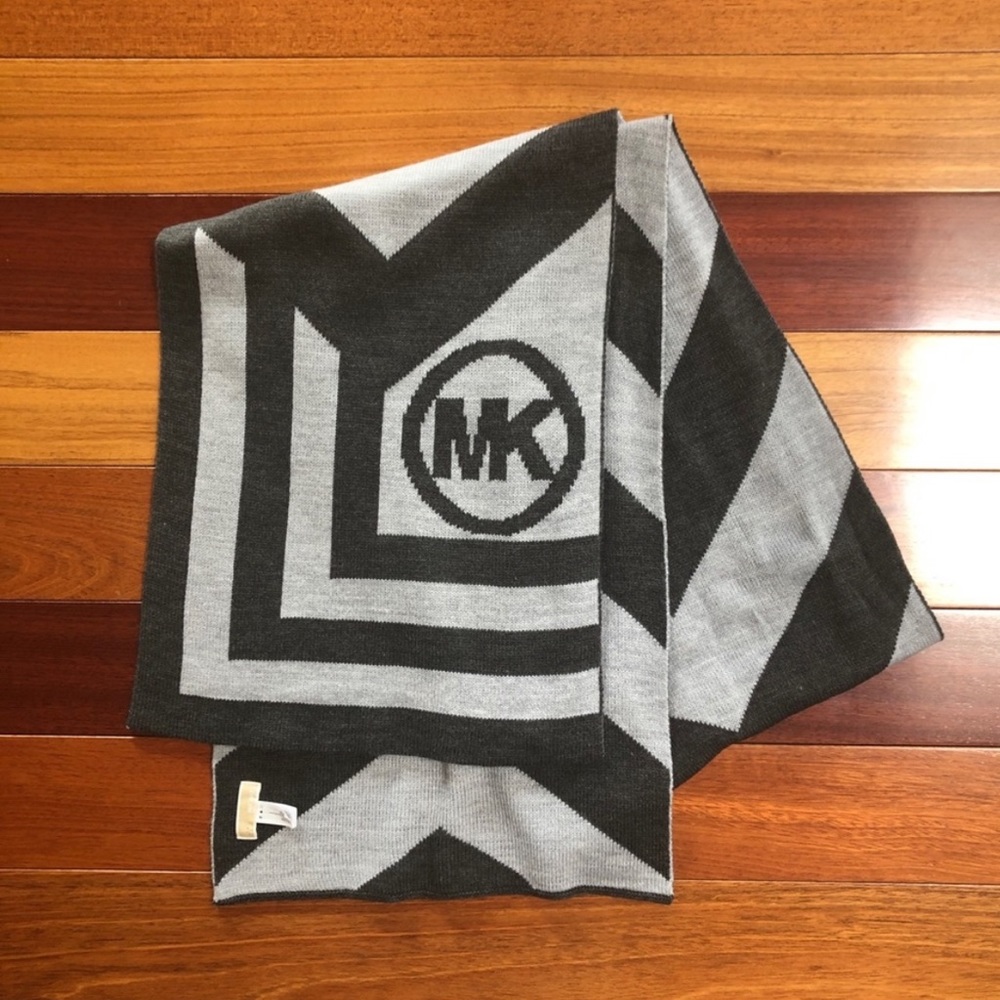 NWOT Michael Kors Knit Grey Scarf